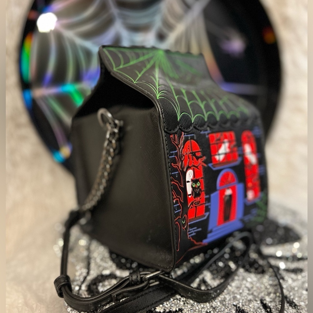🖤👻❤️BNWOT-MAD ENGINE VIRAL HALLOWEEN SUPER CUTE HAUNTED HOUSE CROSSBODY 🖤👻❤️ - Picture 4 of 8